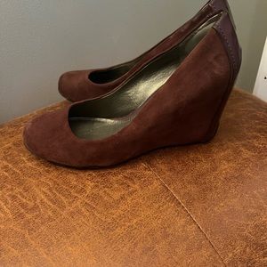 Kenneth Cole Reaction Suede Wedge 8.5
